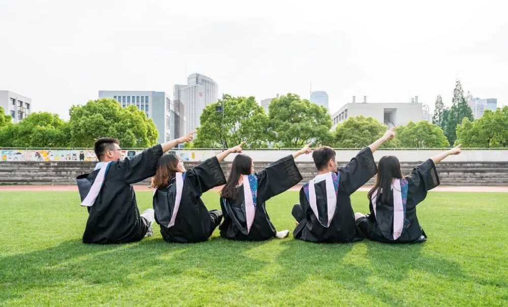 <strong>坐在家里上大学</strong>
